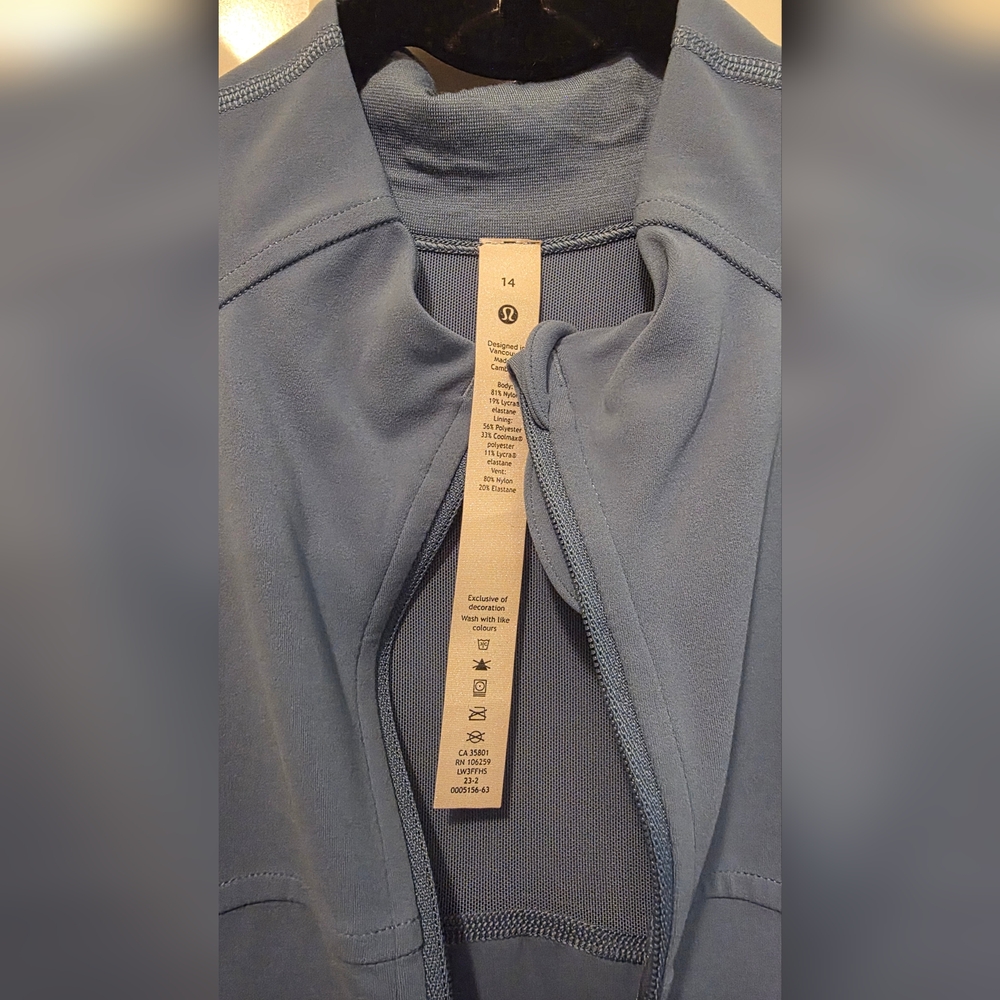 Lululemon 14 Cropped Define Jacket - image 8